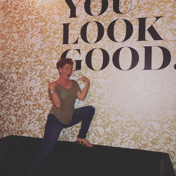 Hey PoshMarkers 👋 - Picture 2 of 8